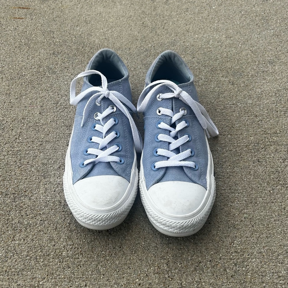 Women’s light blue/purple low top converse